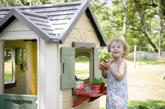 cabane Smoby jardin enfant plastique extérieur colorée
