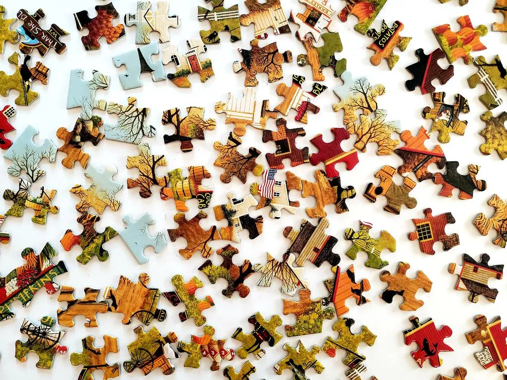 Plusieurs puzzles en bois de differentes tailles pour enfant 3 ans